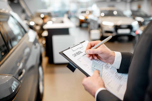 Comment trouver la meilleure offre de location de voiture à Toulon ?