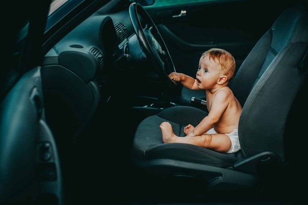 Comment sélectionner un siège bébé pour voiture répondant aux normes de sécurité les plus strictes?