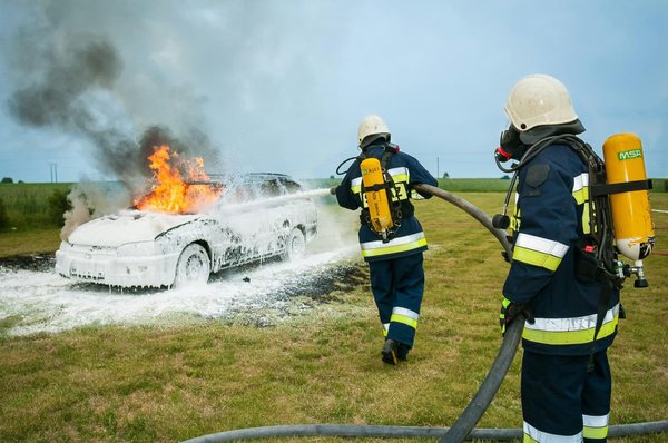 Quelle formation est requise pour utiliser efficacement un extincteur de voiture en cas de départ de feu?